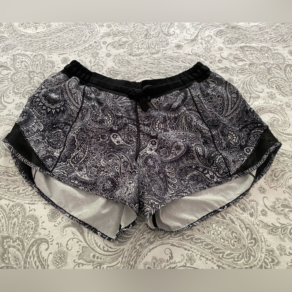 Lululemon hotty hot shorts Size 8
